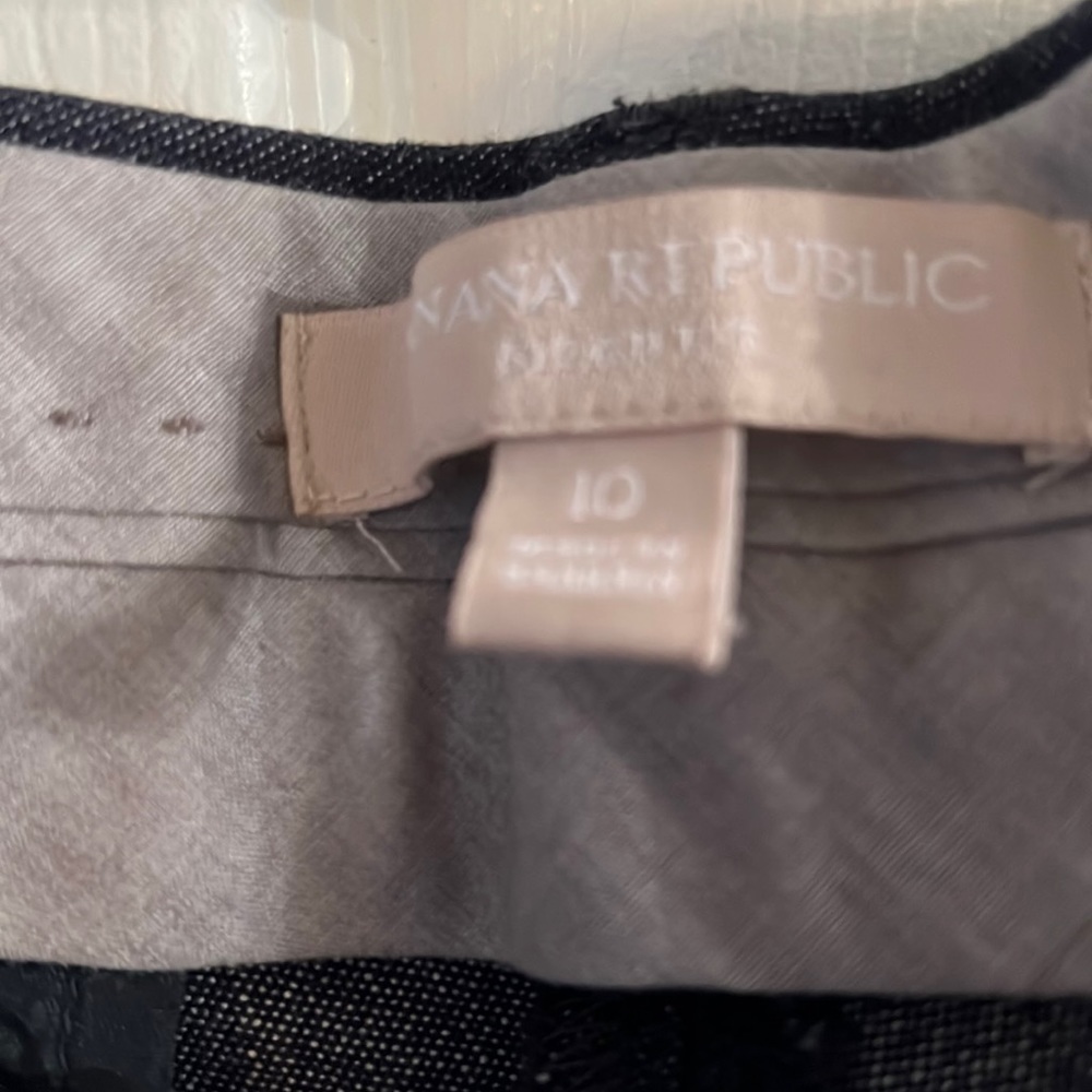 Women’s size 10 Sloane fit Banana Republic, soft denim crop pants